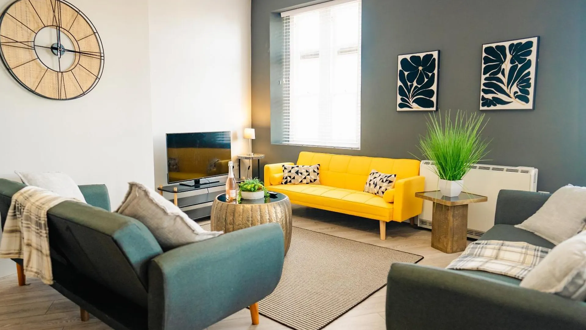 Spacious & Modern 3-Bed & High Ceiling Cardiff